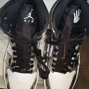 Men basketball shoes